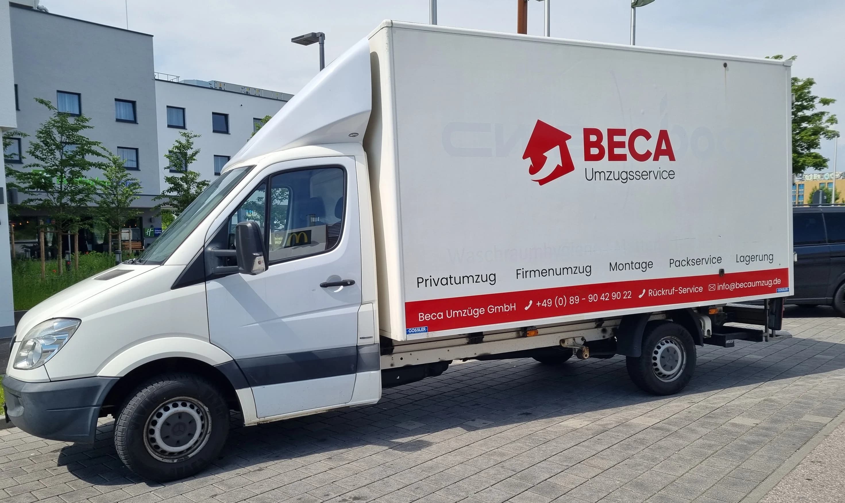 Beca Team mit zufriedenen Kunden und Umzügen in Deutschland